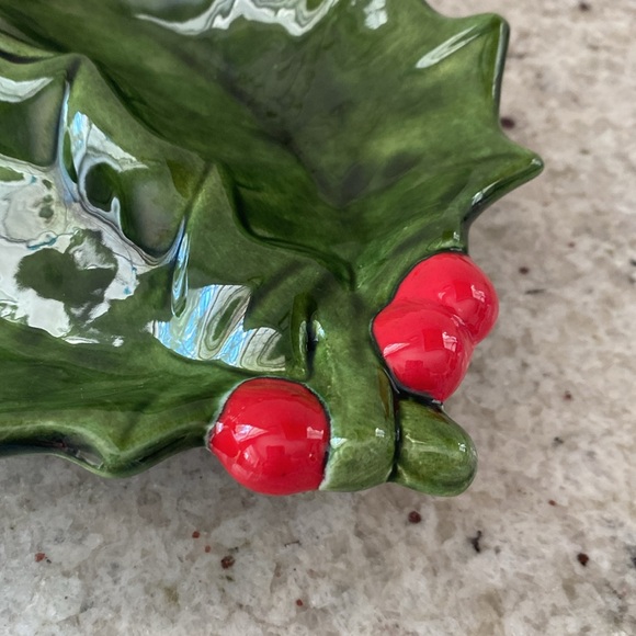 Vintage Christmas holly and berries ceramic dish - Picture 2 of 5